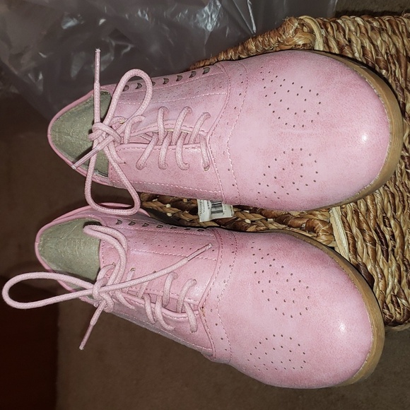 YOKI .pink oxford shoes..size 7 - Picture 2 of 8